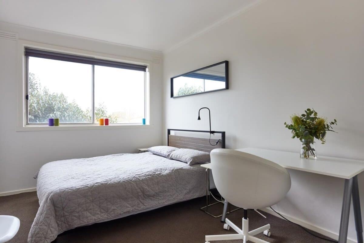 Classic Collingwood Modern Apartment
