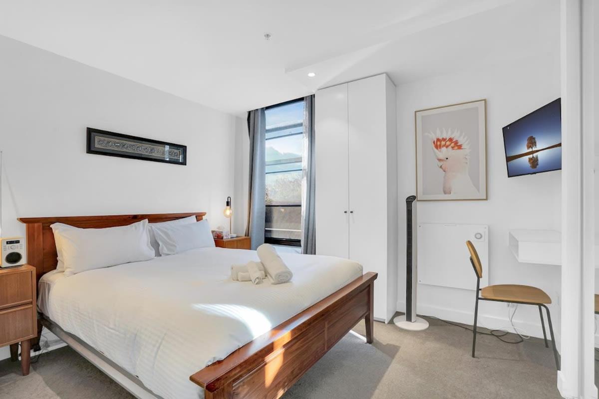 Trendy Inner-city Living Brunswick For Two *