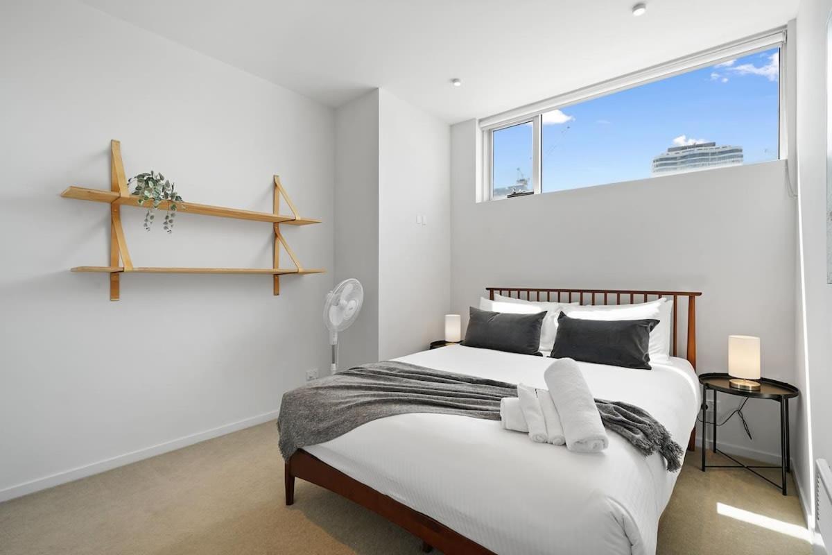 A River-side 2bdm Footscray Oasis + Parking * Melbourne