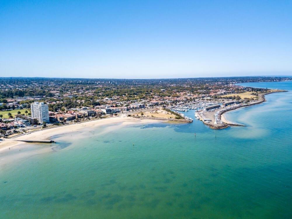 Amazing Beachfront & Views 2 Bed 2 Bathroom *