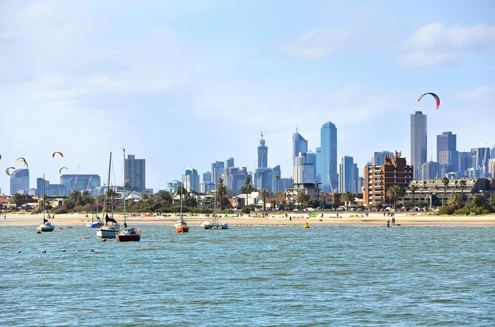 Amazing Beachfront & Views 2 Bed 2 Bathroom * Melbourne
