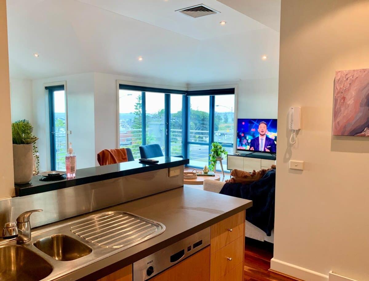 Amazing Beachfront & Views 2 Bed 2 Bathroom Apartment Melbourne