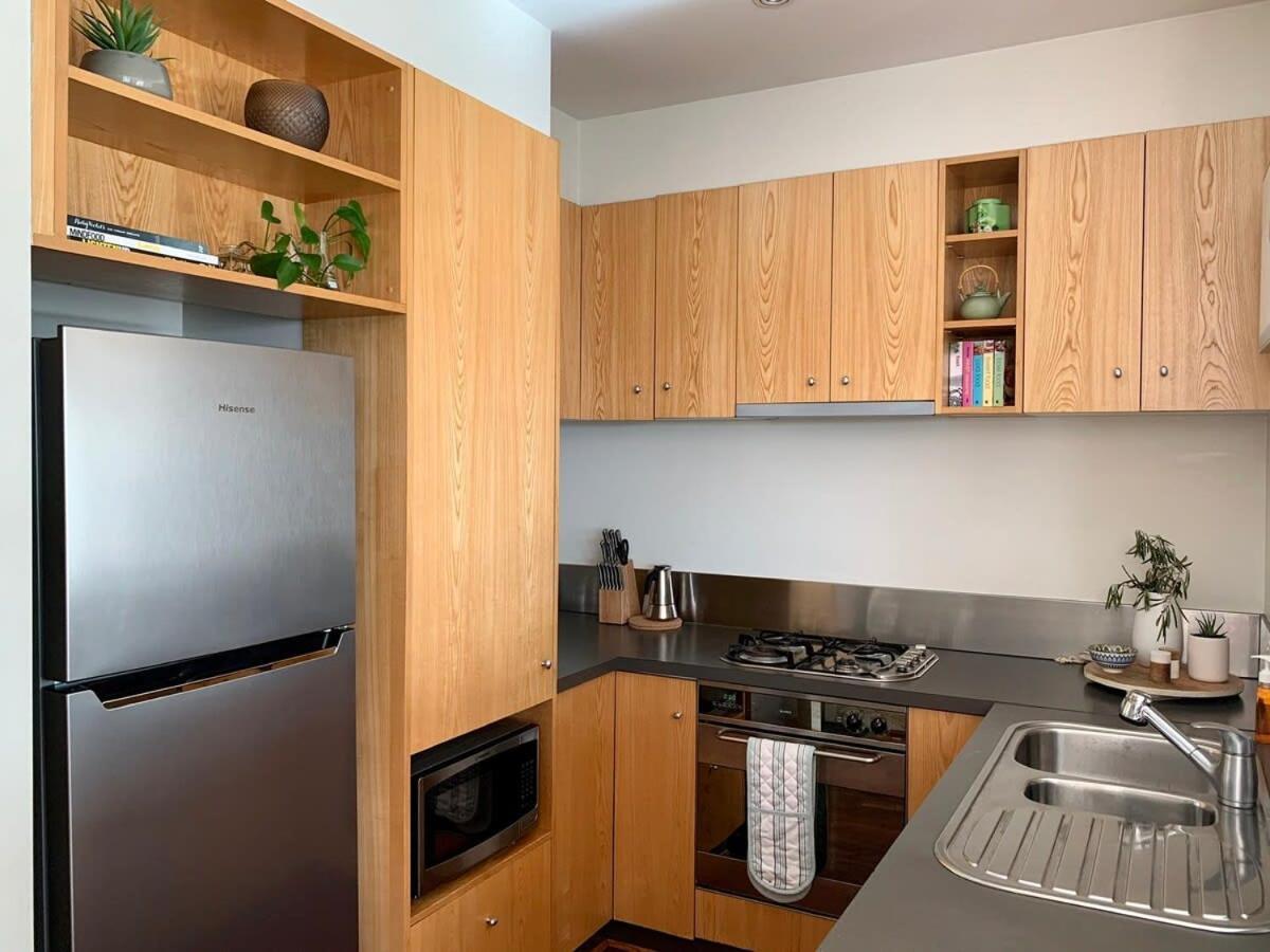 Amazing Beachfront & Views 2 Bed 2 Bathroom * Melbourne