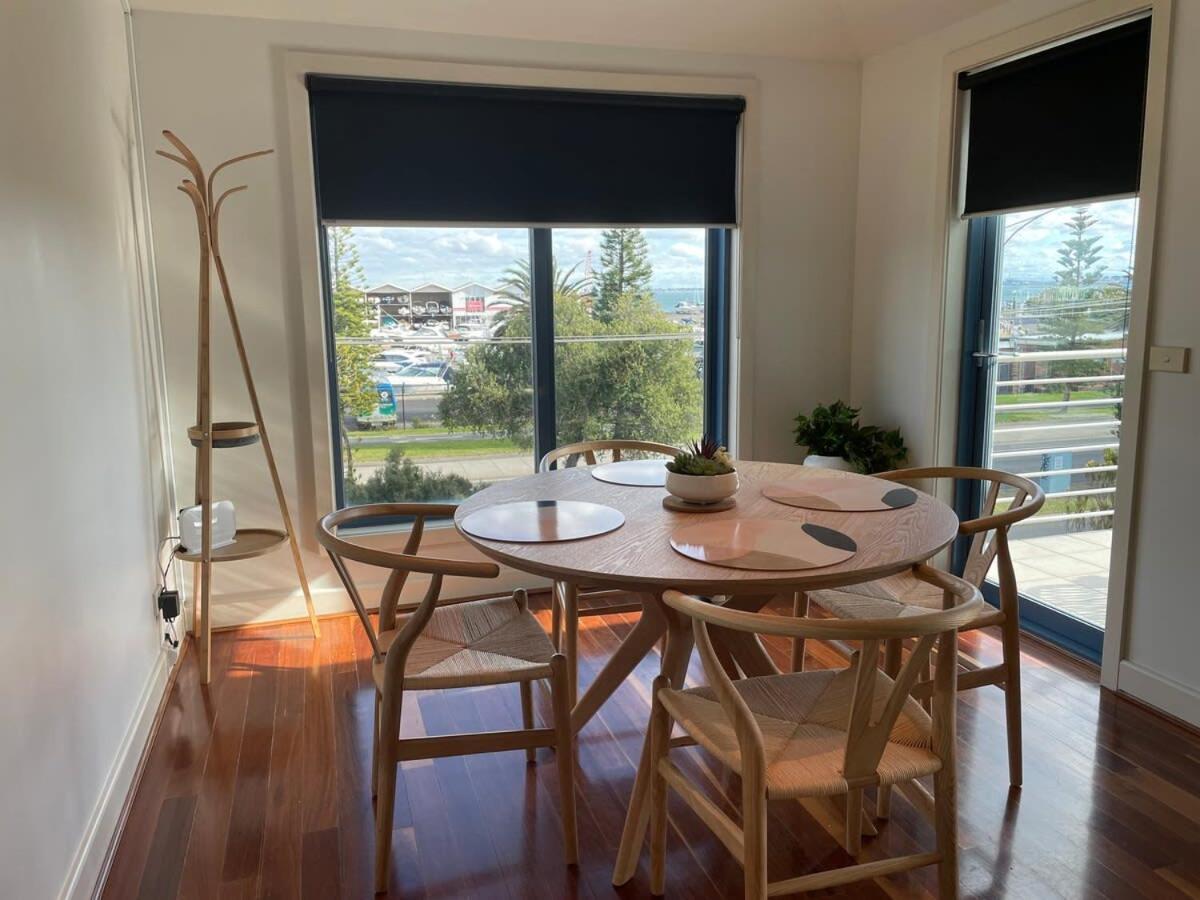 Apartment Amazing Beachfront & Views 2 Bed 2 Bathroom