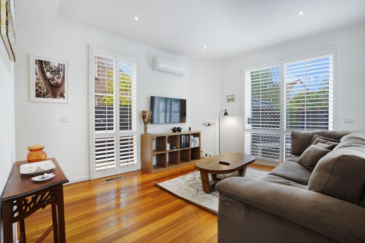 Elwood Elegance By The *