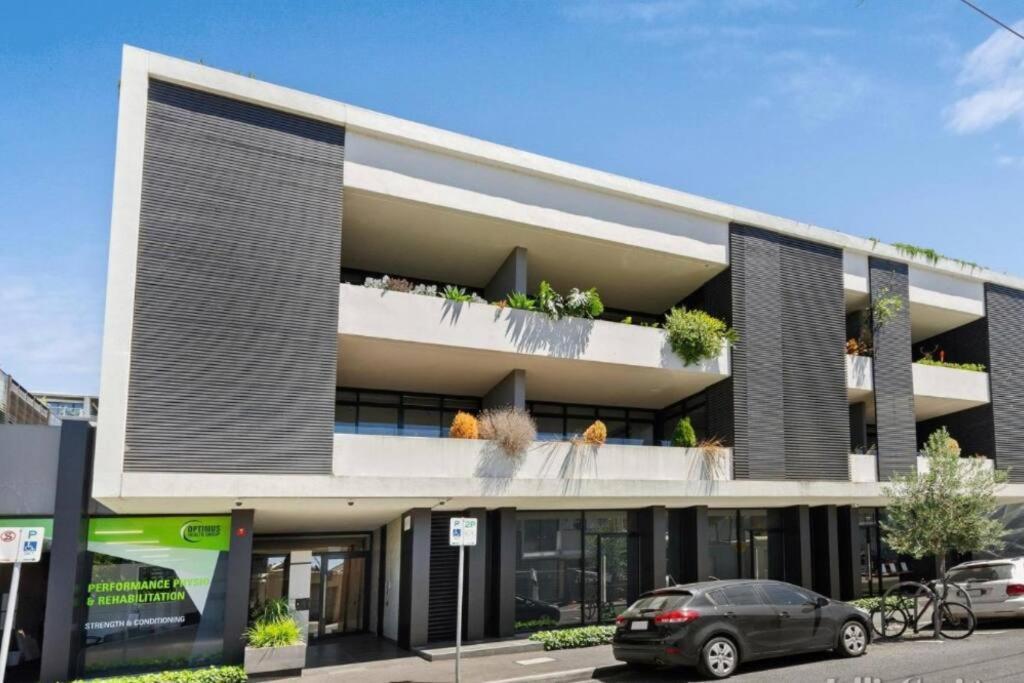 Apartment Heart Of Mel East Afl Season Start