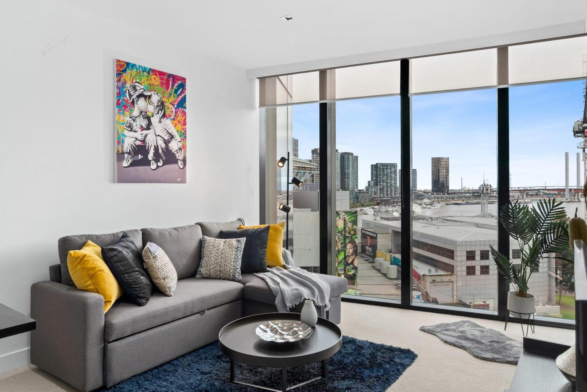 A Stylish 2br With Free Parking Melbourne