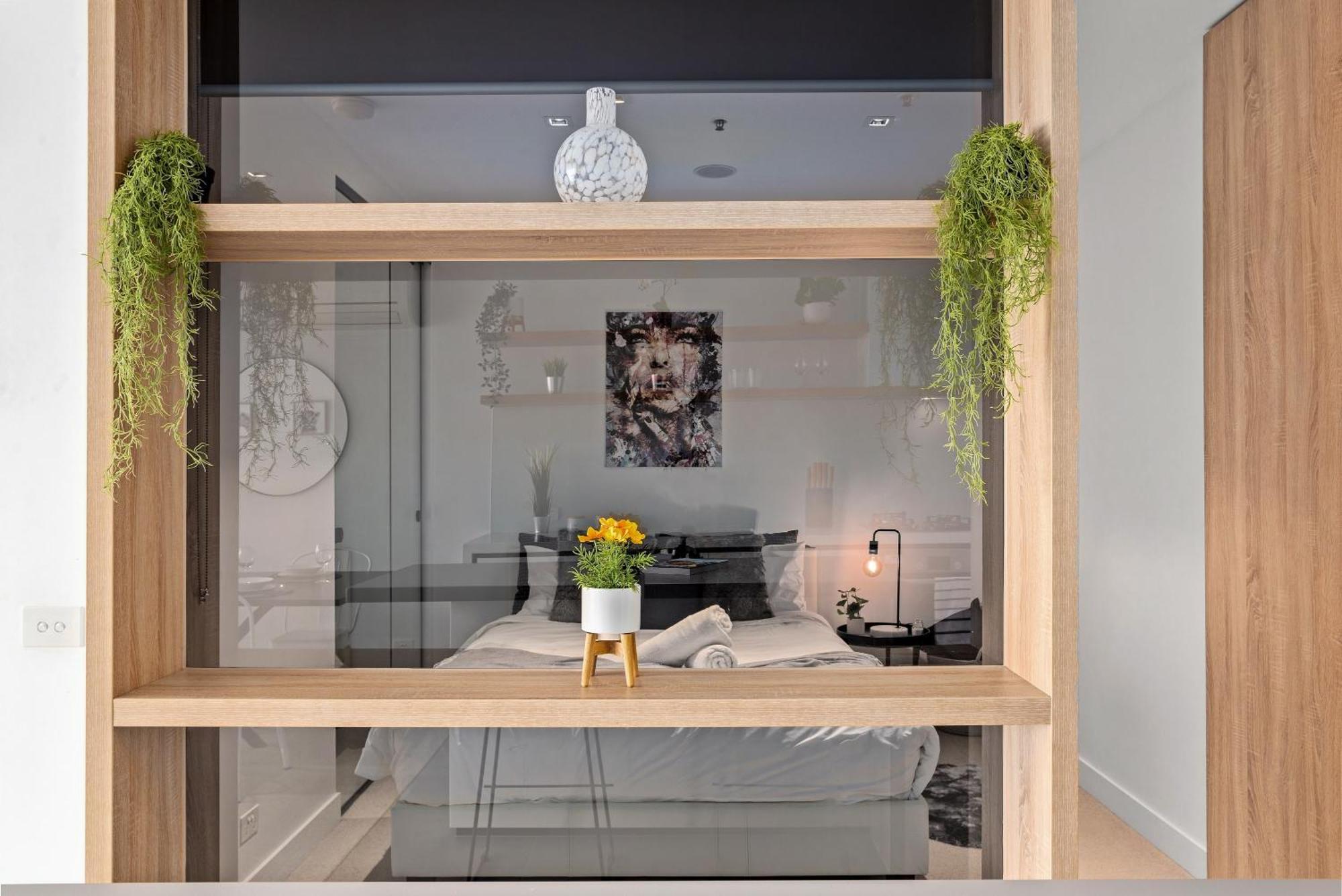 A Stylish 2br With Free Parking Melbourne