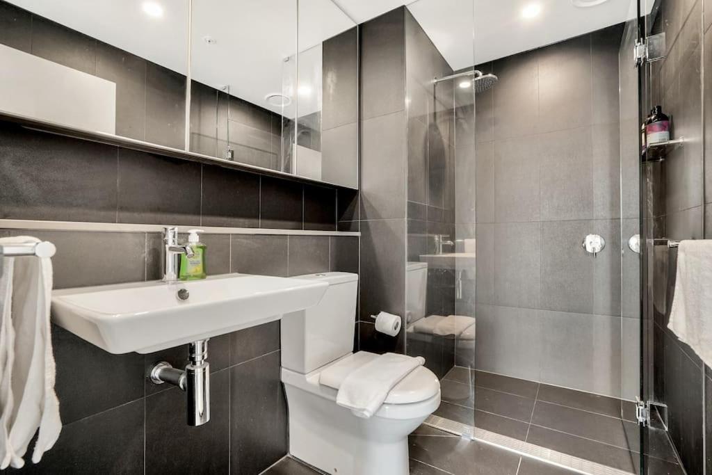 Sub-penthouse Stunning With Water Frontage 3b2b1c Apartamento *