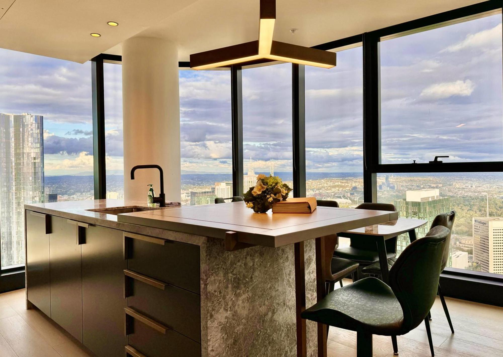 Sky High 3 Beds Apartment Melbourne