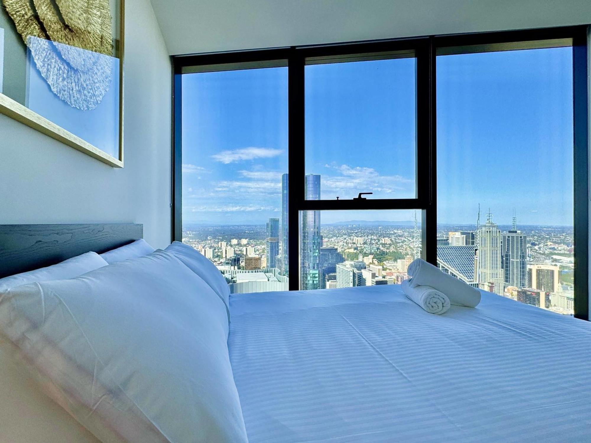 Sky High 3 Beds Apartment