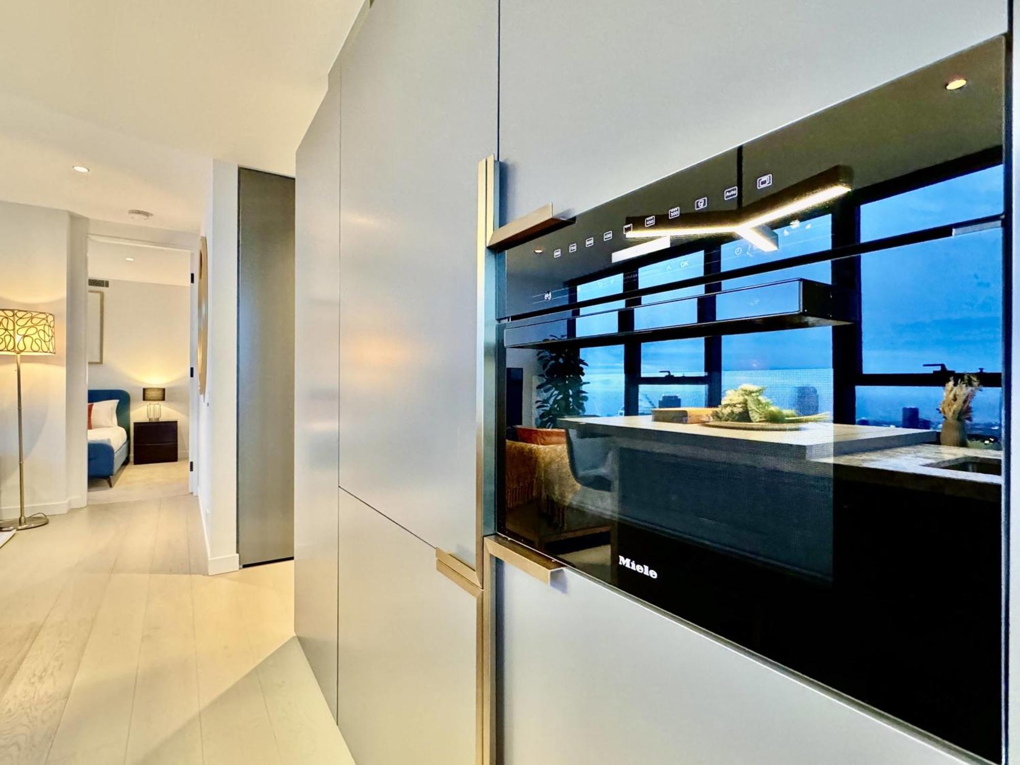 Sky High 3 Beds Apartment Melbourne