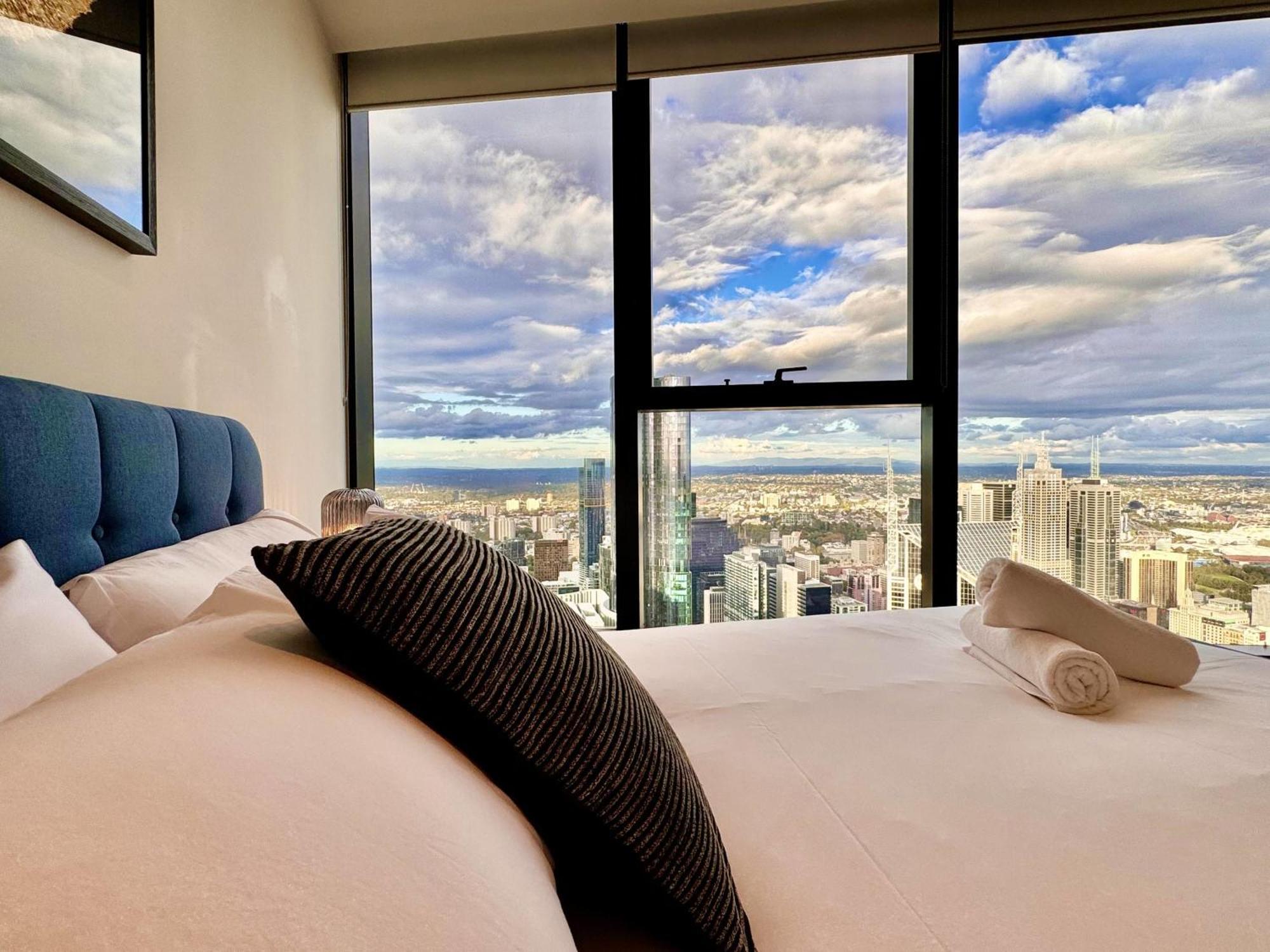 Sky High 3 Beds Apartment