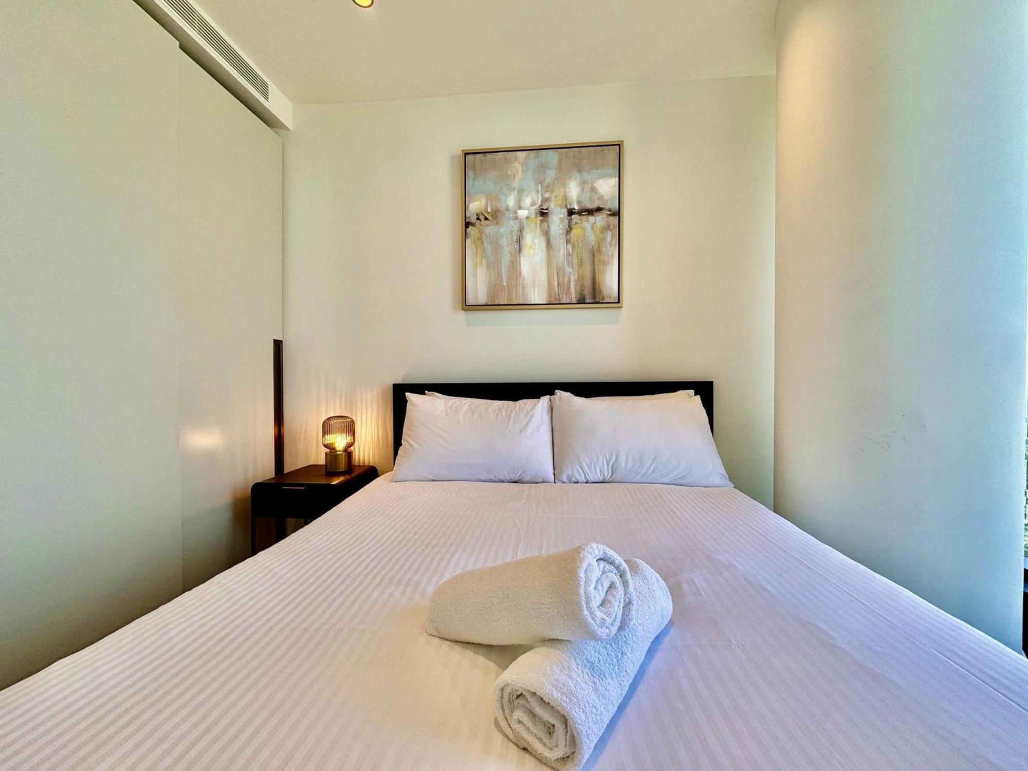 Sky High 3 Beds Apartment