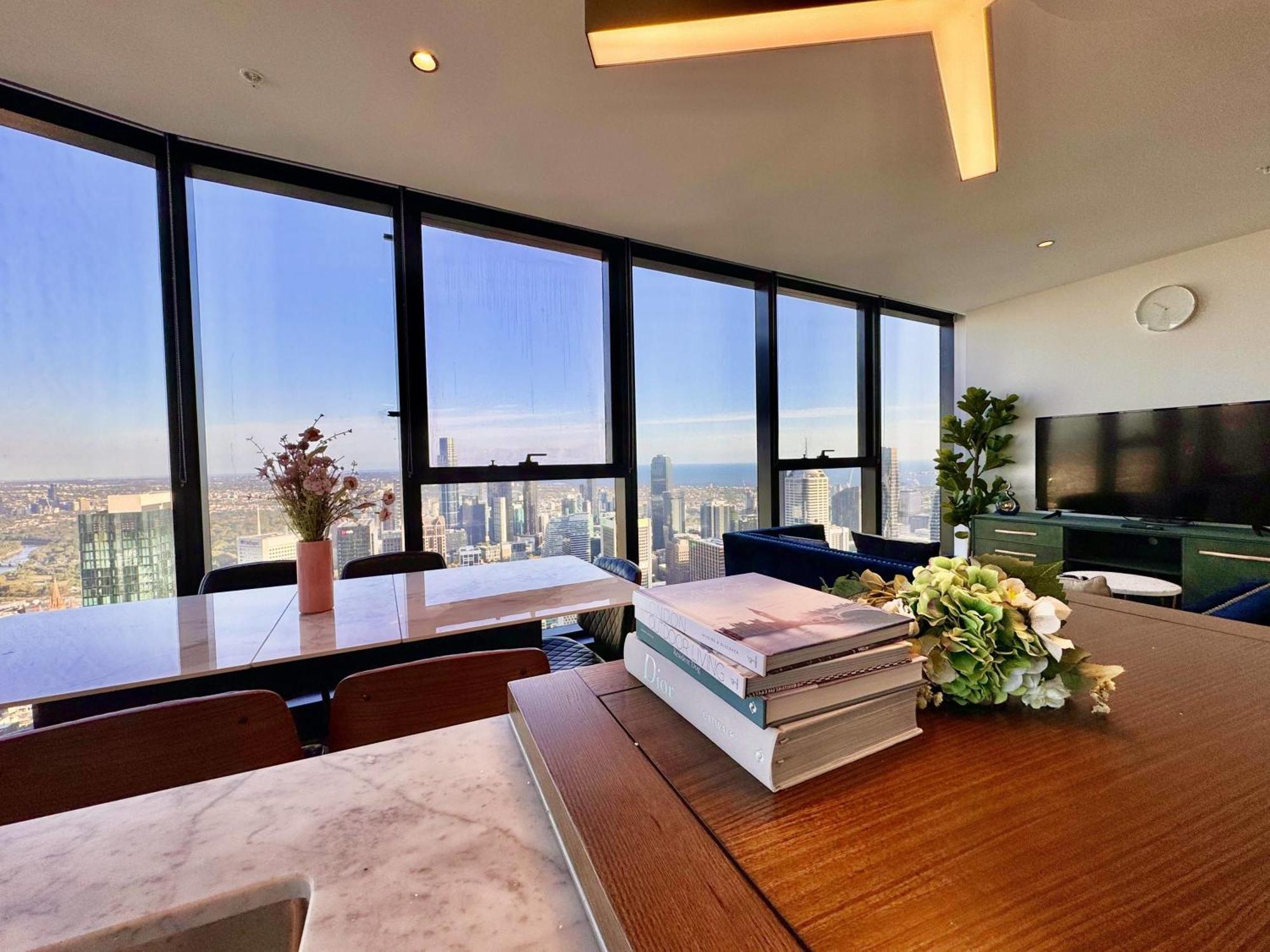 Sky High 3 Beds Apartment *