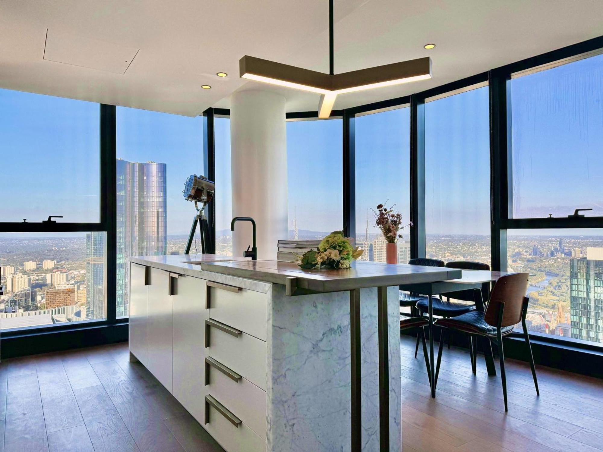 Sky High 3 Beds Apartment