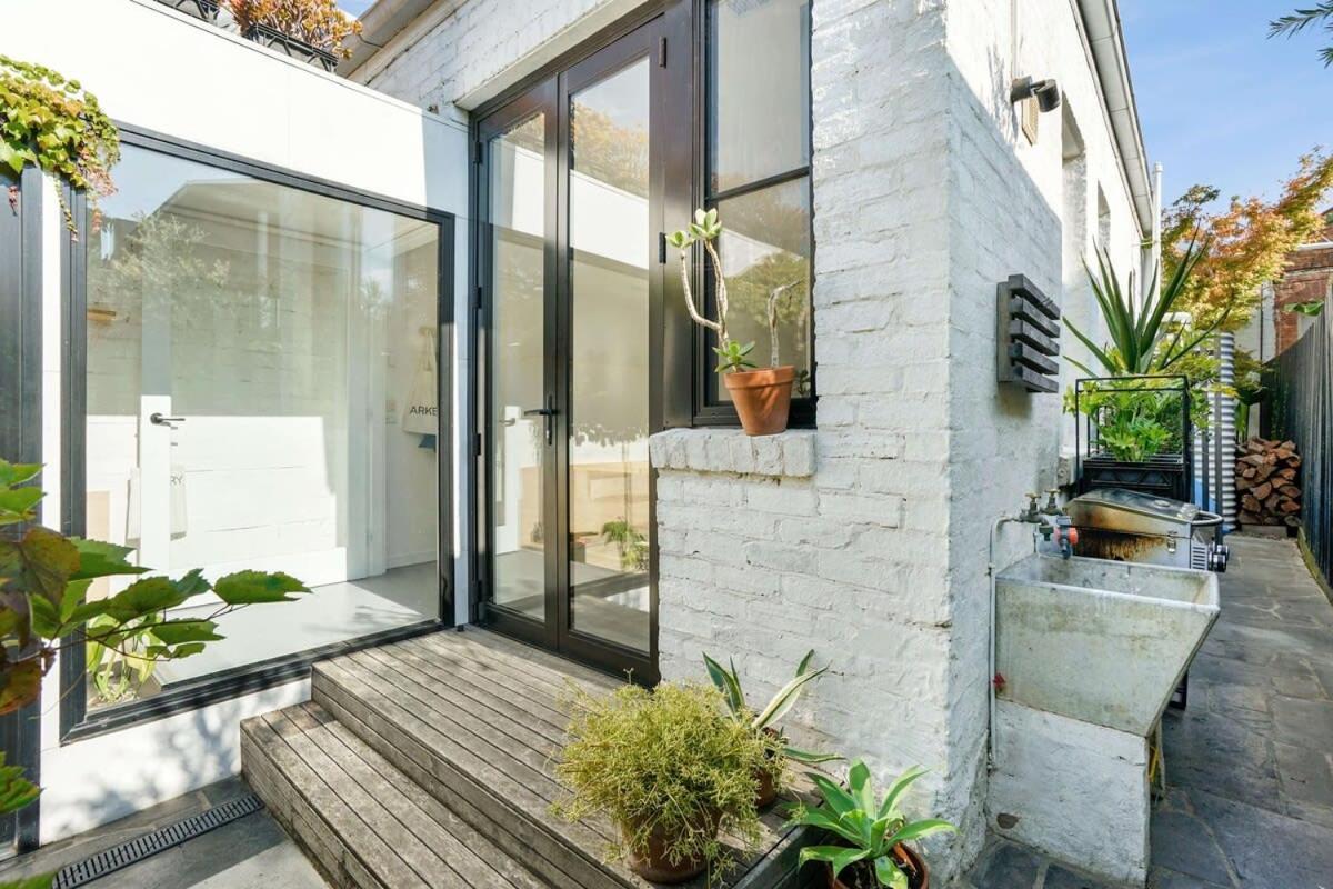 A Designer Terrace House By Edinburgh Gardens Holiday home Melbourne