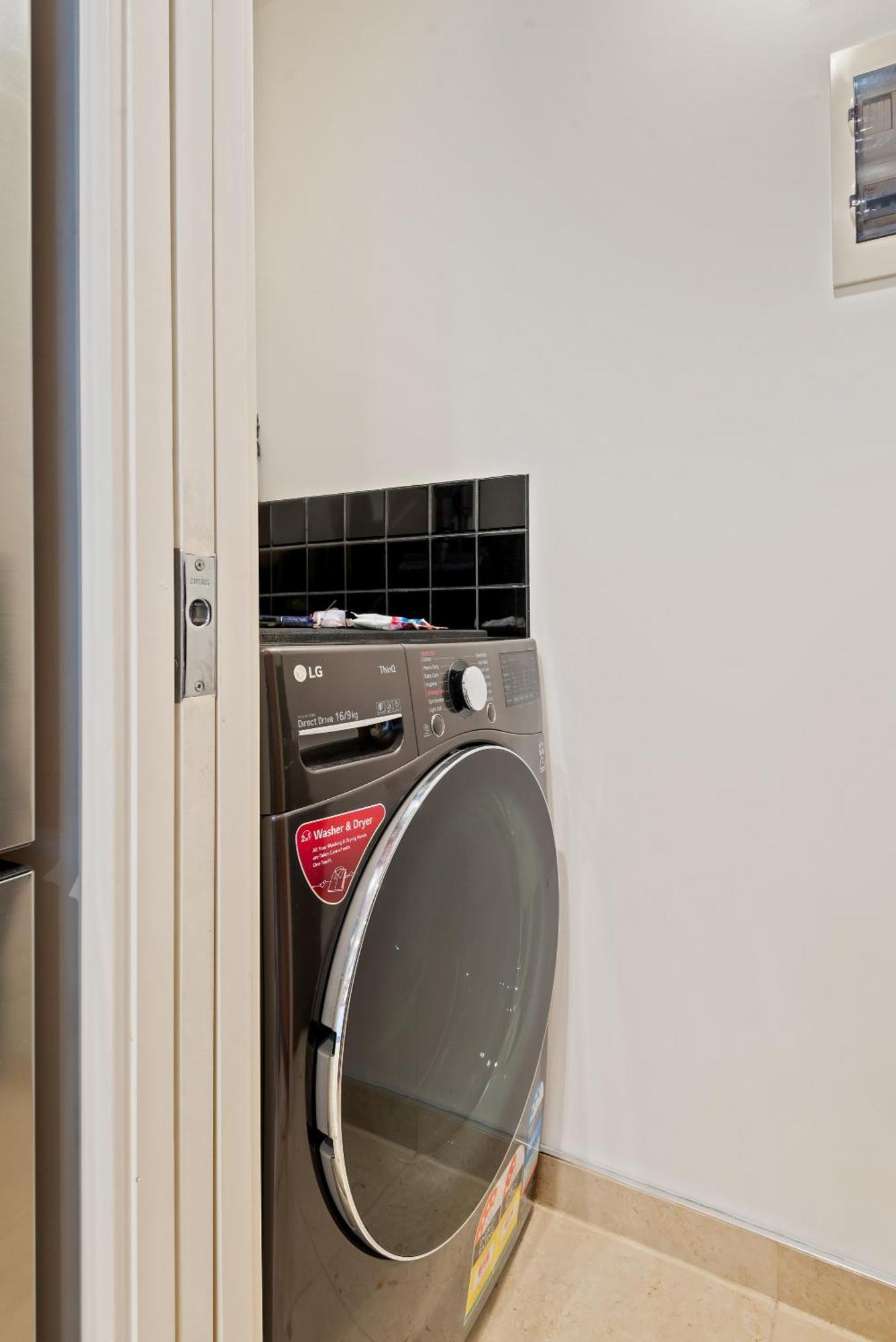 Apartment 2-bed, 500m From The With Pool, Gym & Sauna Melbourne