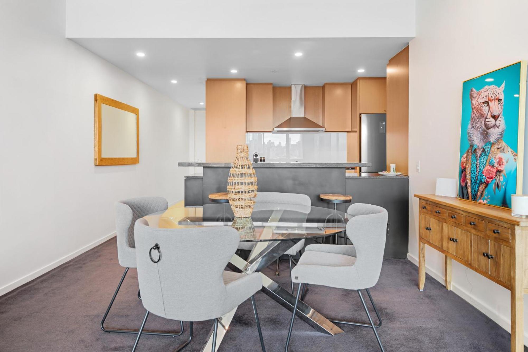 2-bed, 500m From The With Pool, Gym & Sauna Apartment *