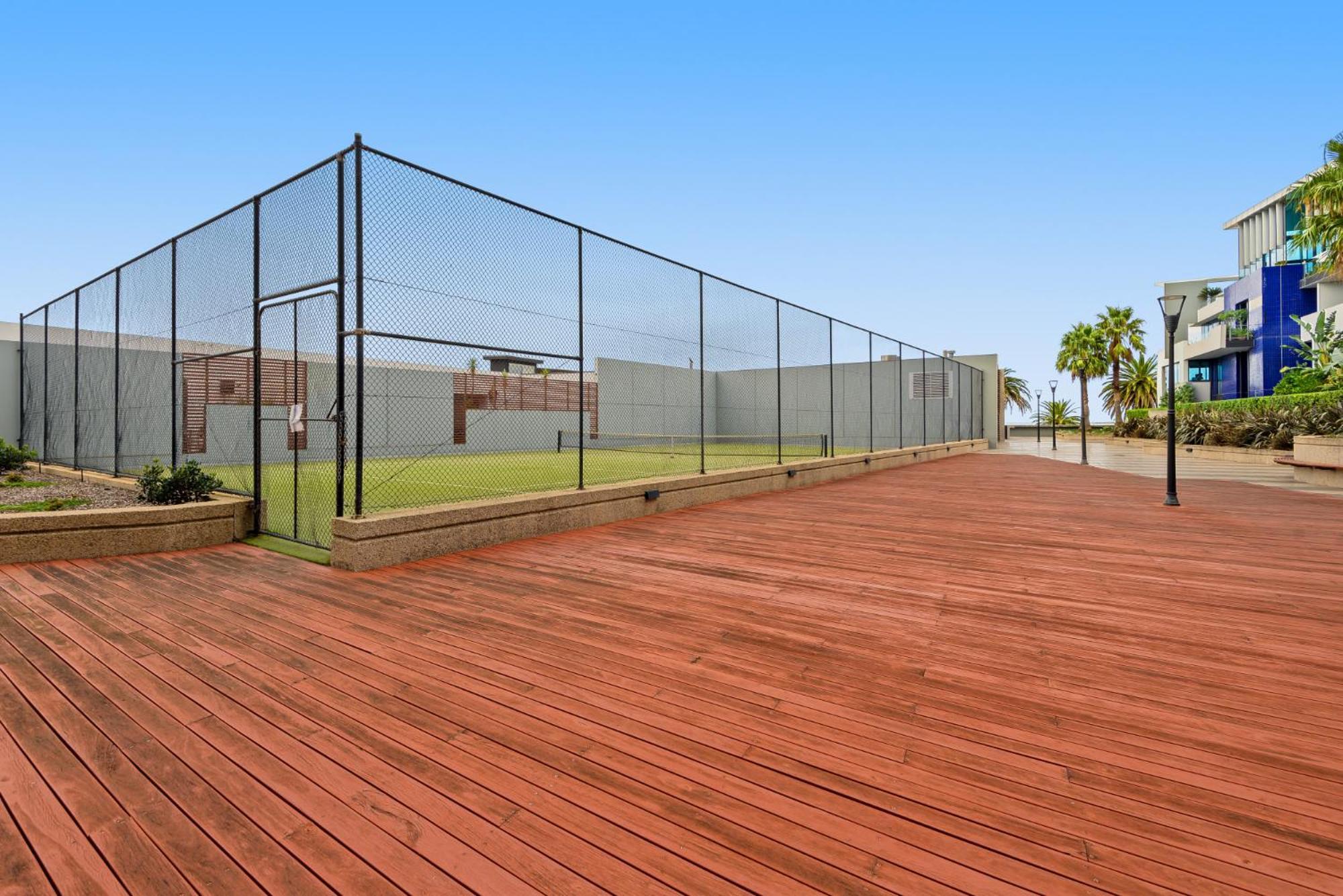 2-bed, 500m From The With Pool, Gym & Sauna *