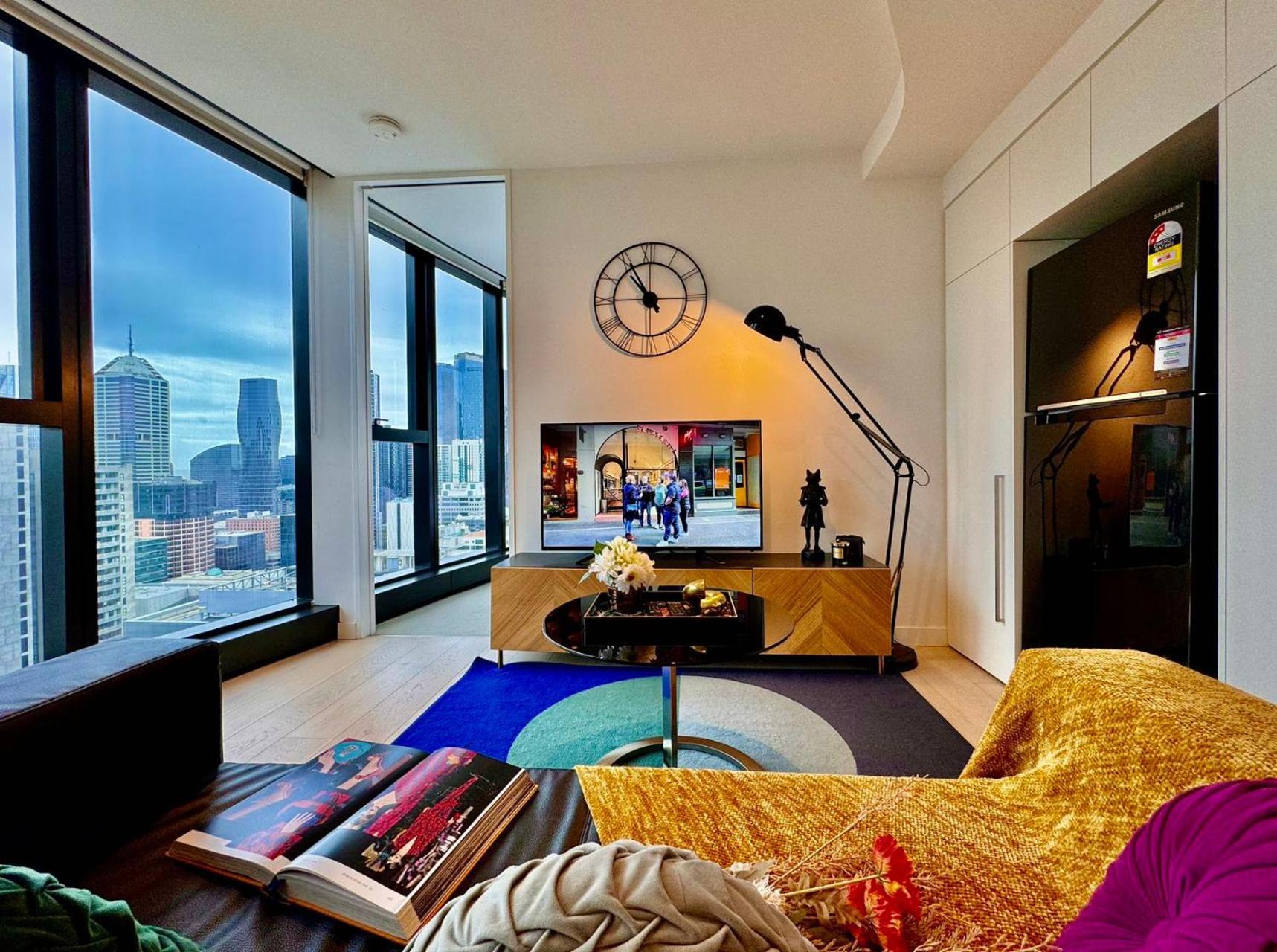 Apartment Highrise Location 2baths Melbourne