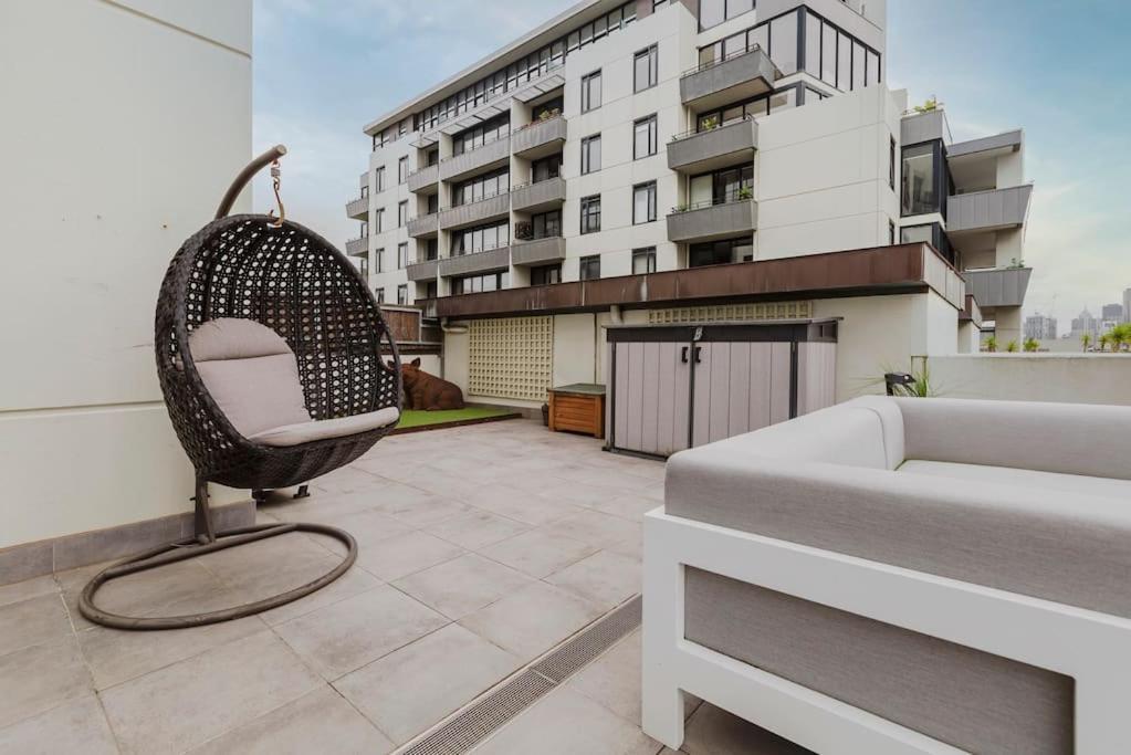 Bay Street Terrace - Spacious Indoor-outdoor Design