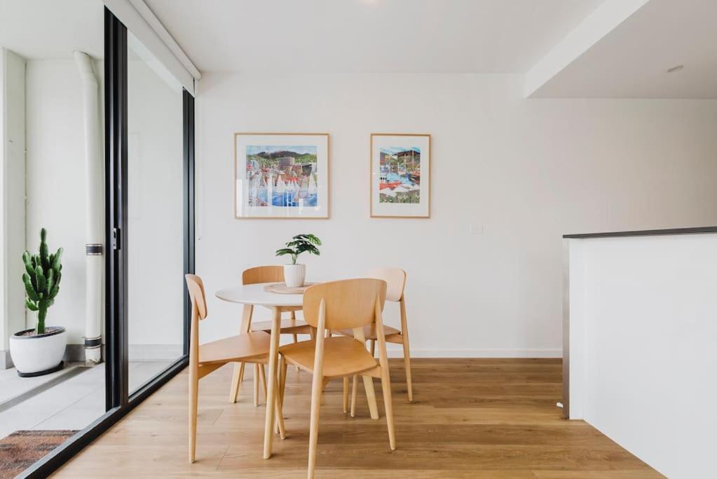 Bay Street Terrace - Spacious Indoor-outdoor Design