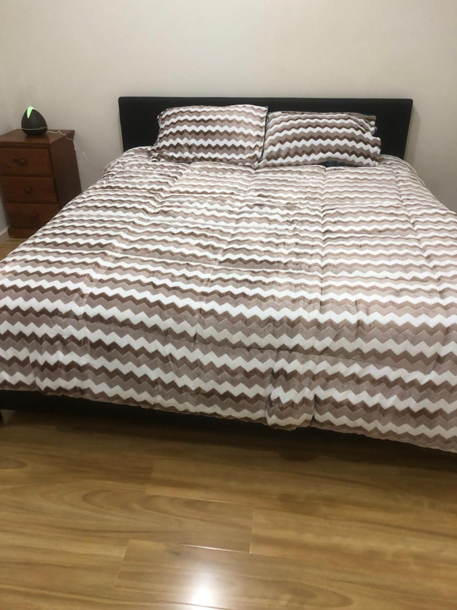 Apartment One Bedroom In Local Shopping Mall Melbourne