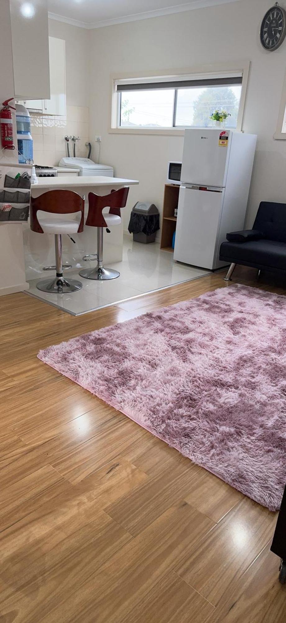 One Bedroom In Local Shopping Mall Melbourne