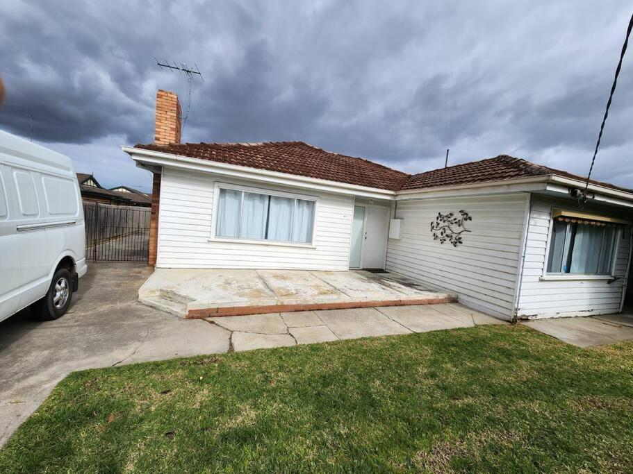 Holiday home Charming Near Airport & Cbd