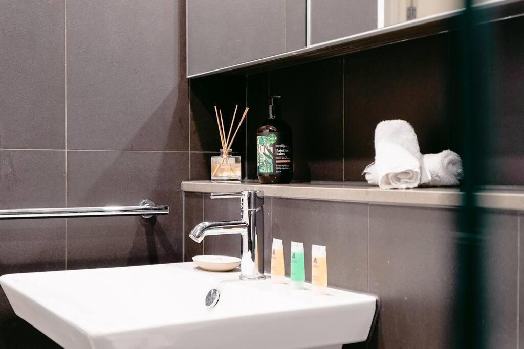 Apartment Sub-penthouse 3b2b2carpark City-harbor View Melbourne