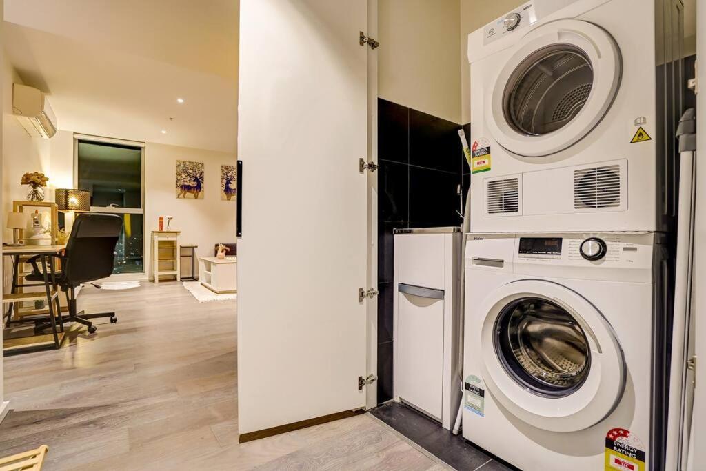 Apartment Sub-penthouse 3b2b2carpark City-harbor View Melbourne