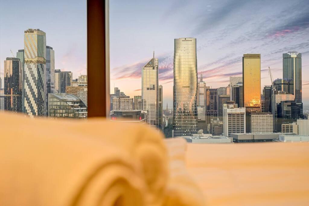 Sub-penthouse 3b2b2carpark City-harbor View Melbourne
