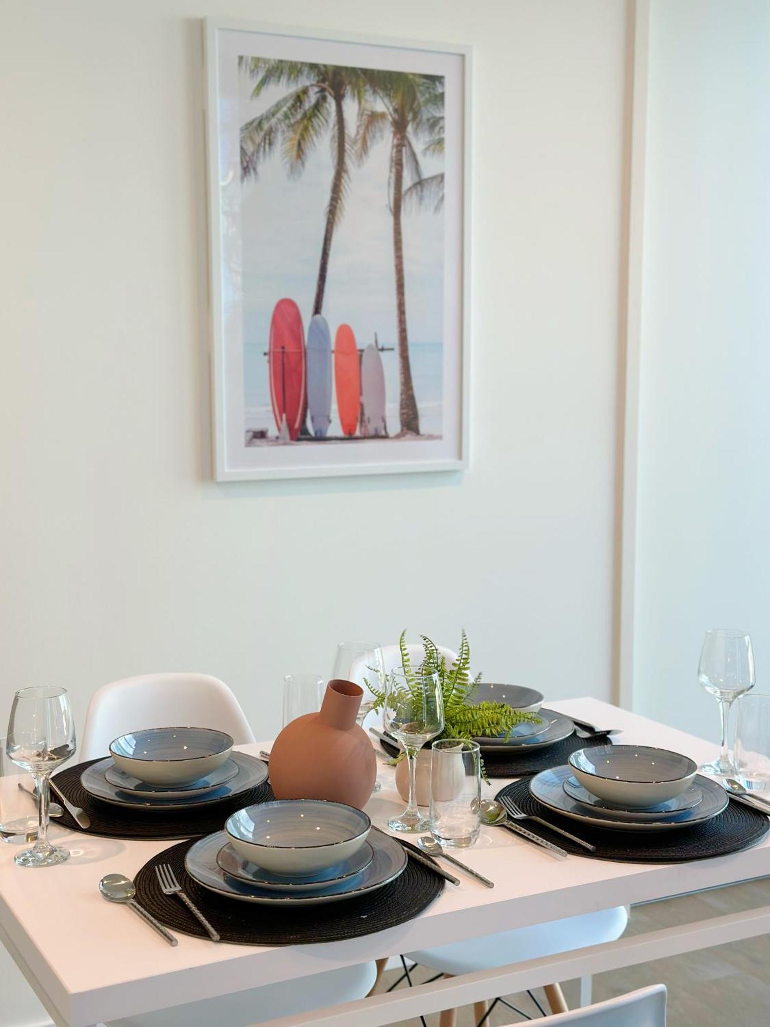 Luxury Steps Away From Crown Apartamento