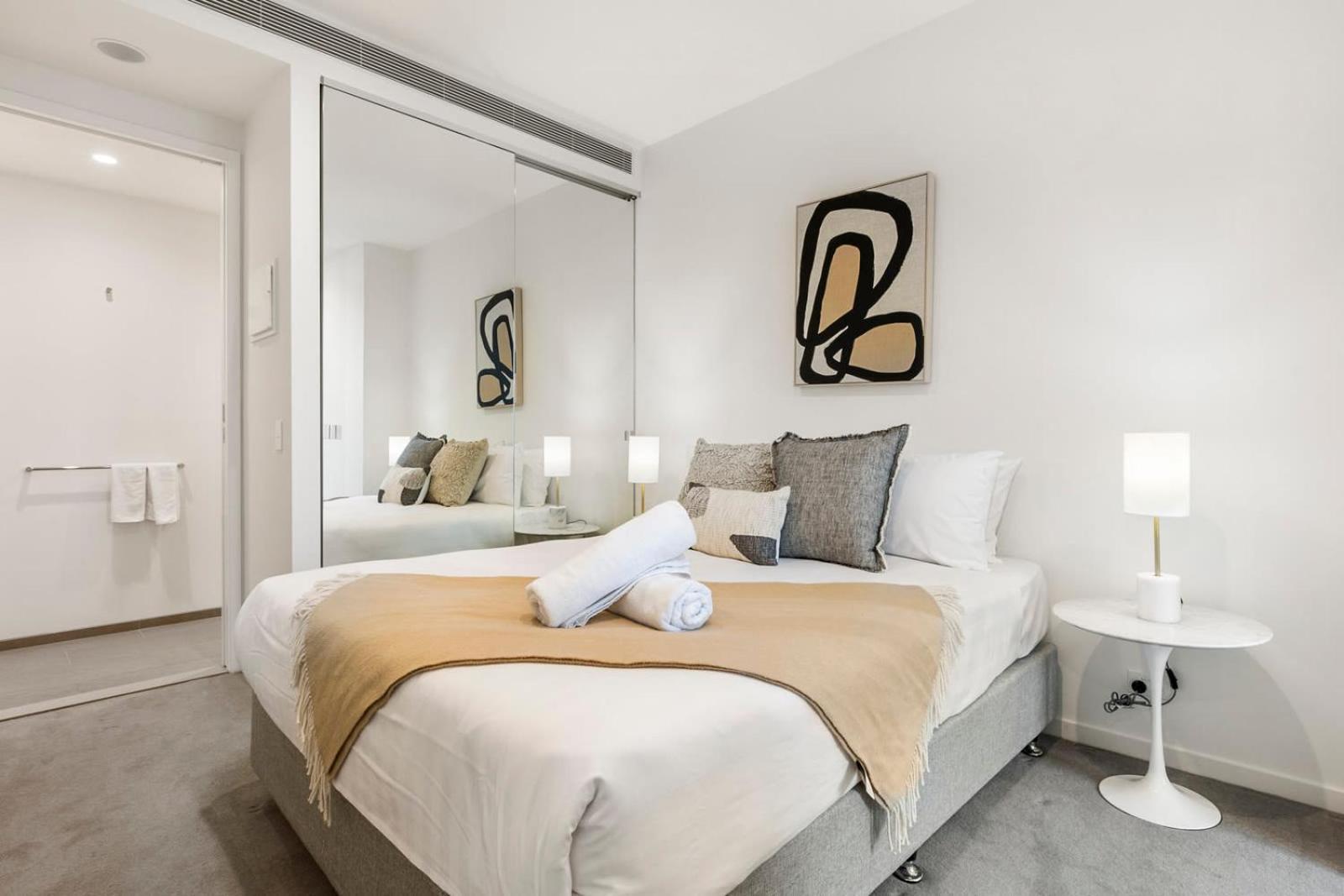 1 Bedroom With Breathtaking Views * Melbourne
