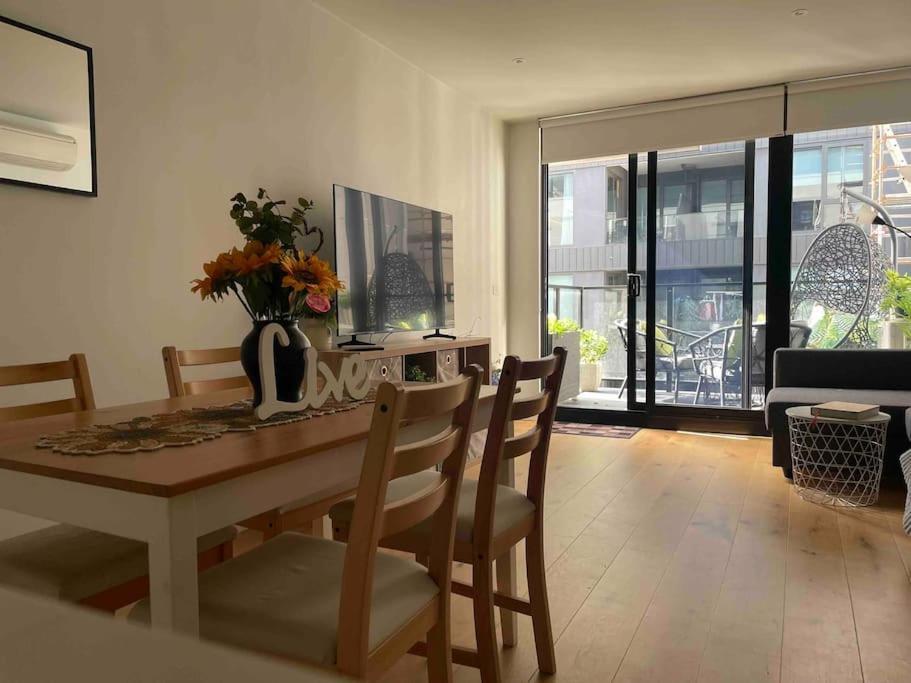 Apartment Modern 1bd ; Pool, Gym, Secure Underground Carpark