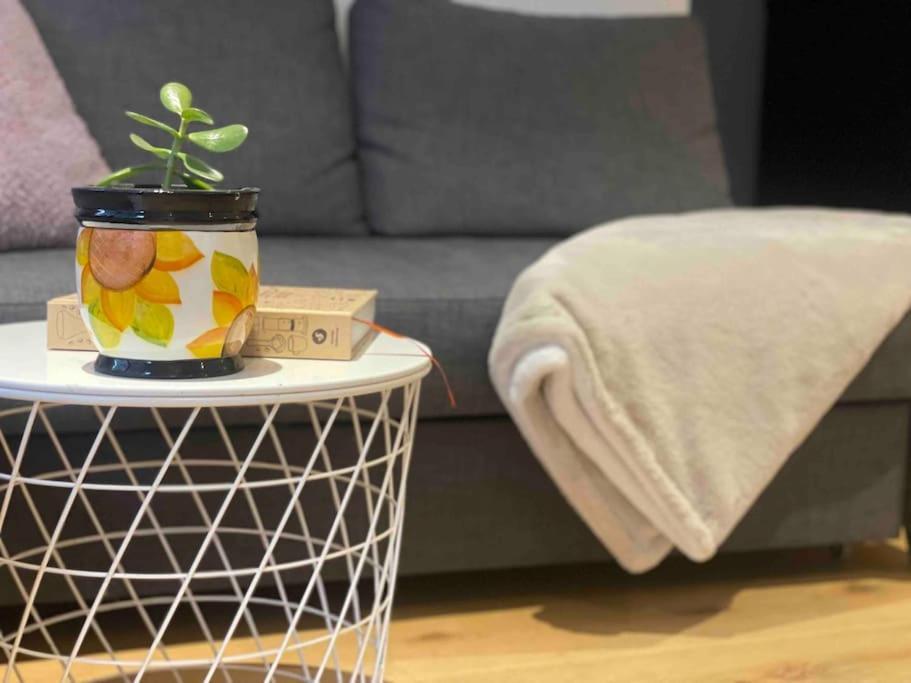 Modern 1bd ; Pool, Gym, Secure Underground Carpark Melbourne