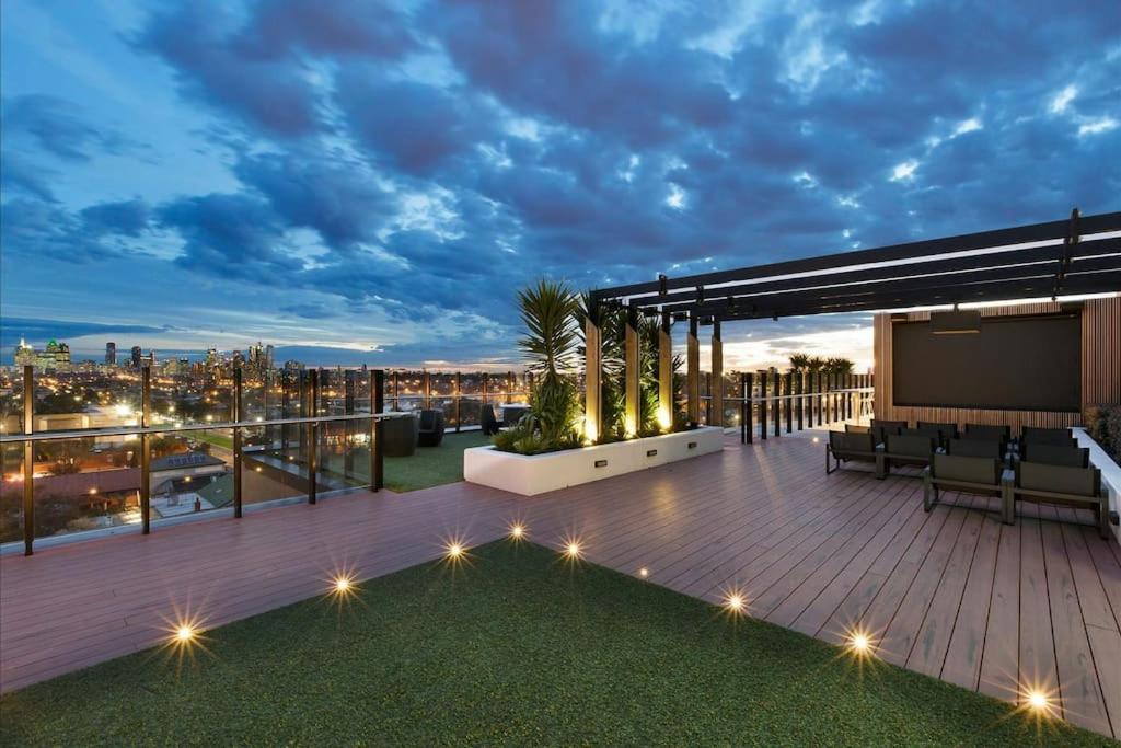 Apartment Modern 1bd ; Pool, Gym, Secure Underground Carpark Melbourne
