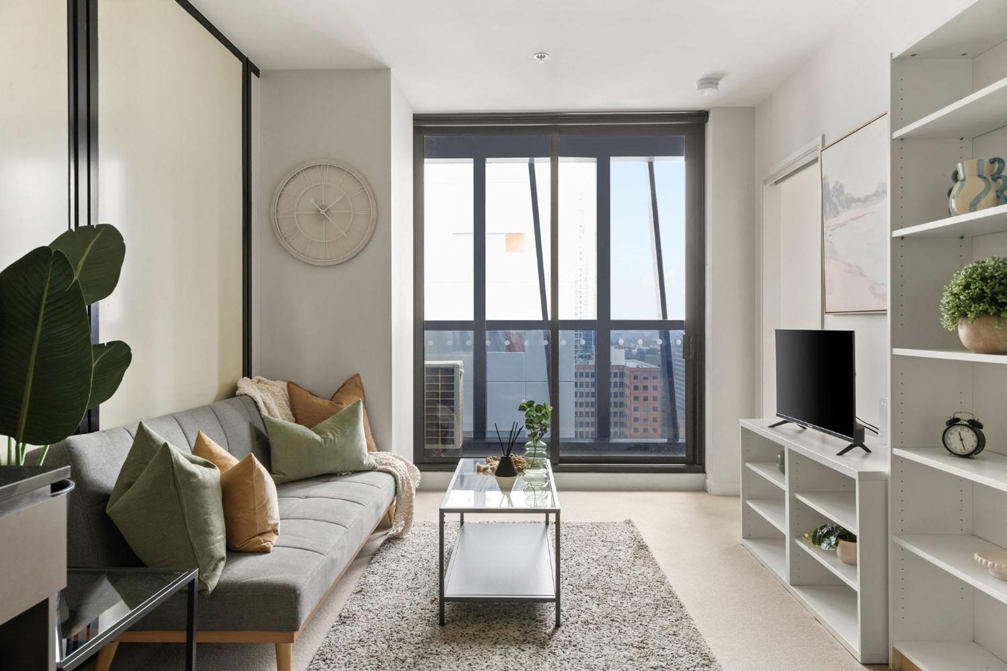A Chic & Comfy 2br On Collins With Views Apartment *