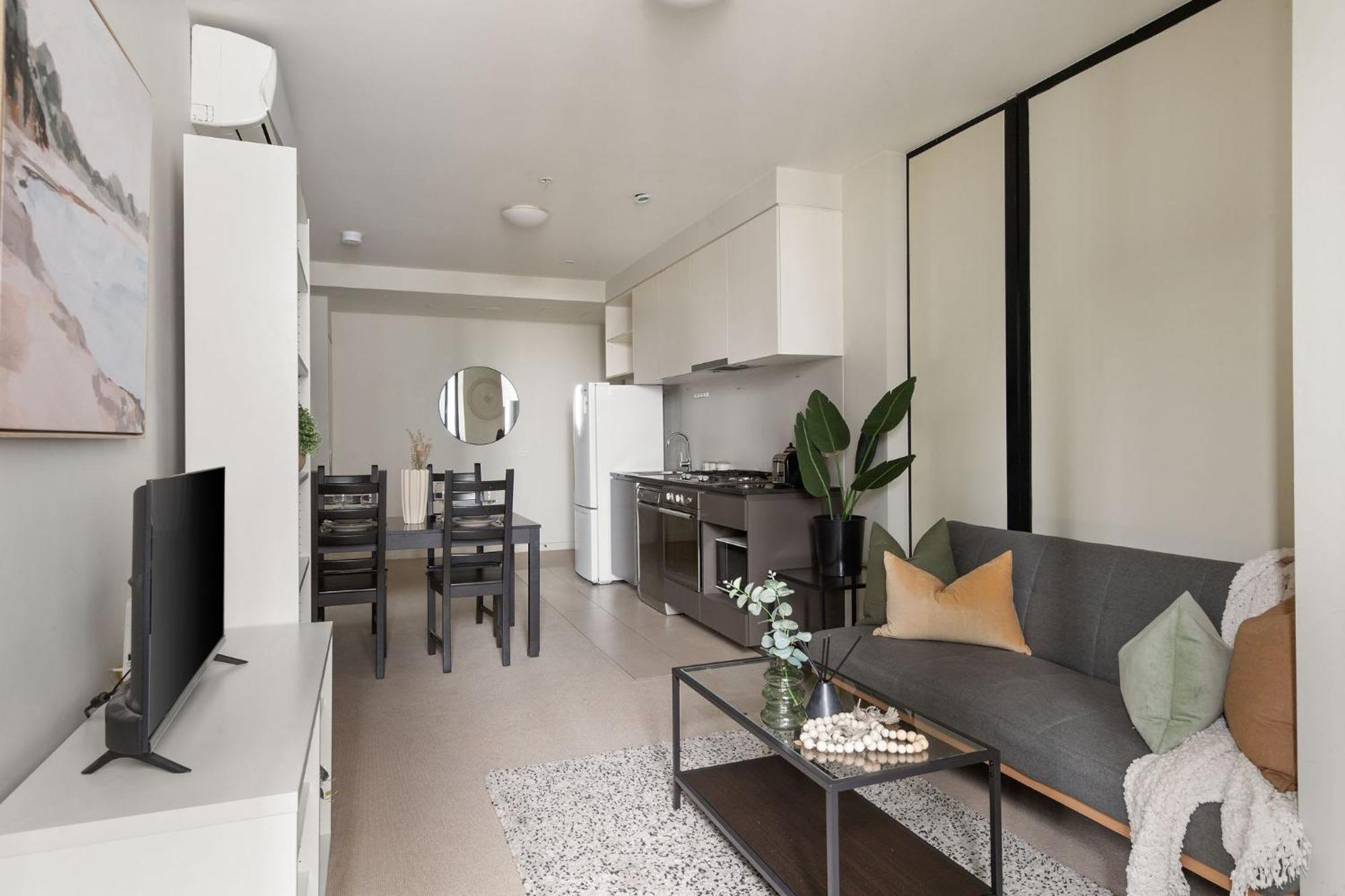 A Chic & Comfy 2br On Collins With Views Apartment Melbourne