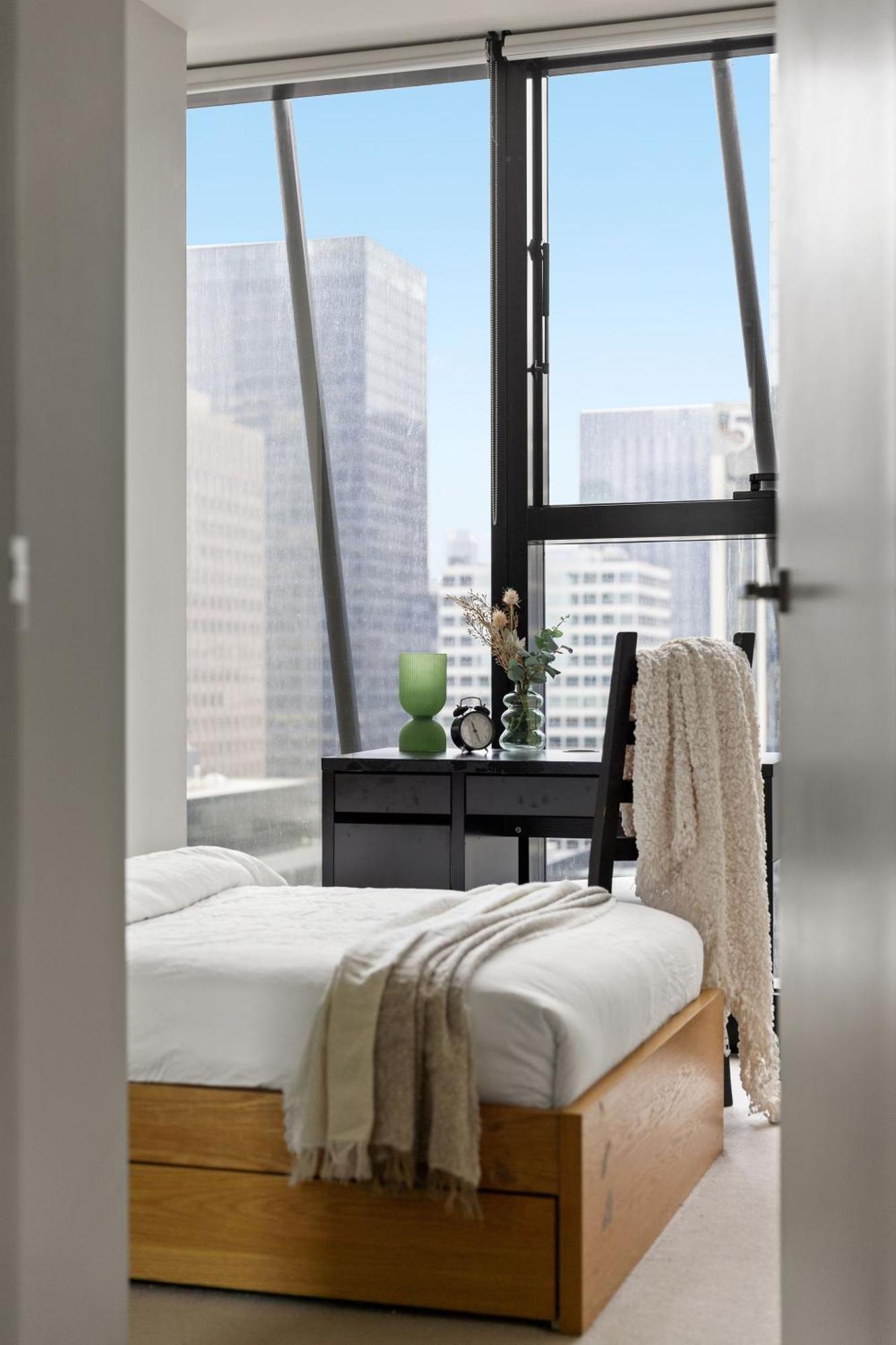 A Chic & Comfy 2br On Collins With Views Apartment Melbourne