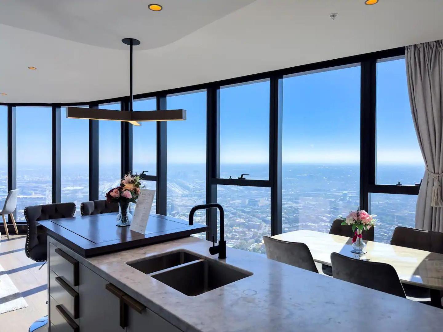 Lvl 76 Skyline Modern Luxury 3 Bedroom In Cbd *