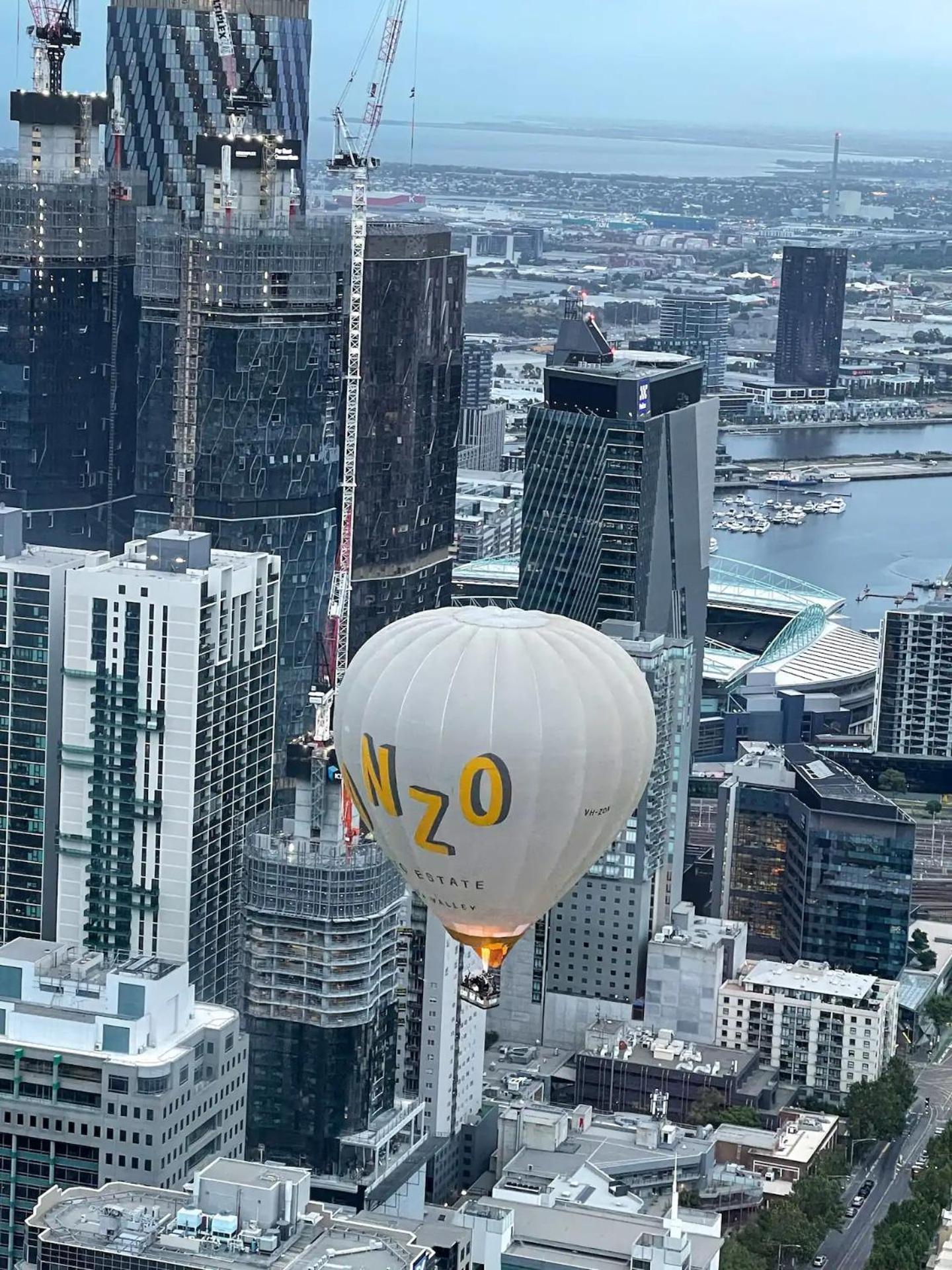 Lvl 76 Skyline Modern Luxury 3 Bedroom In Cbd * Melbourne