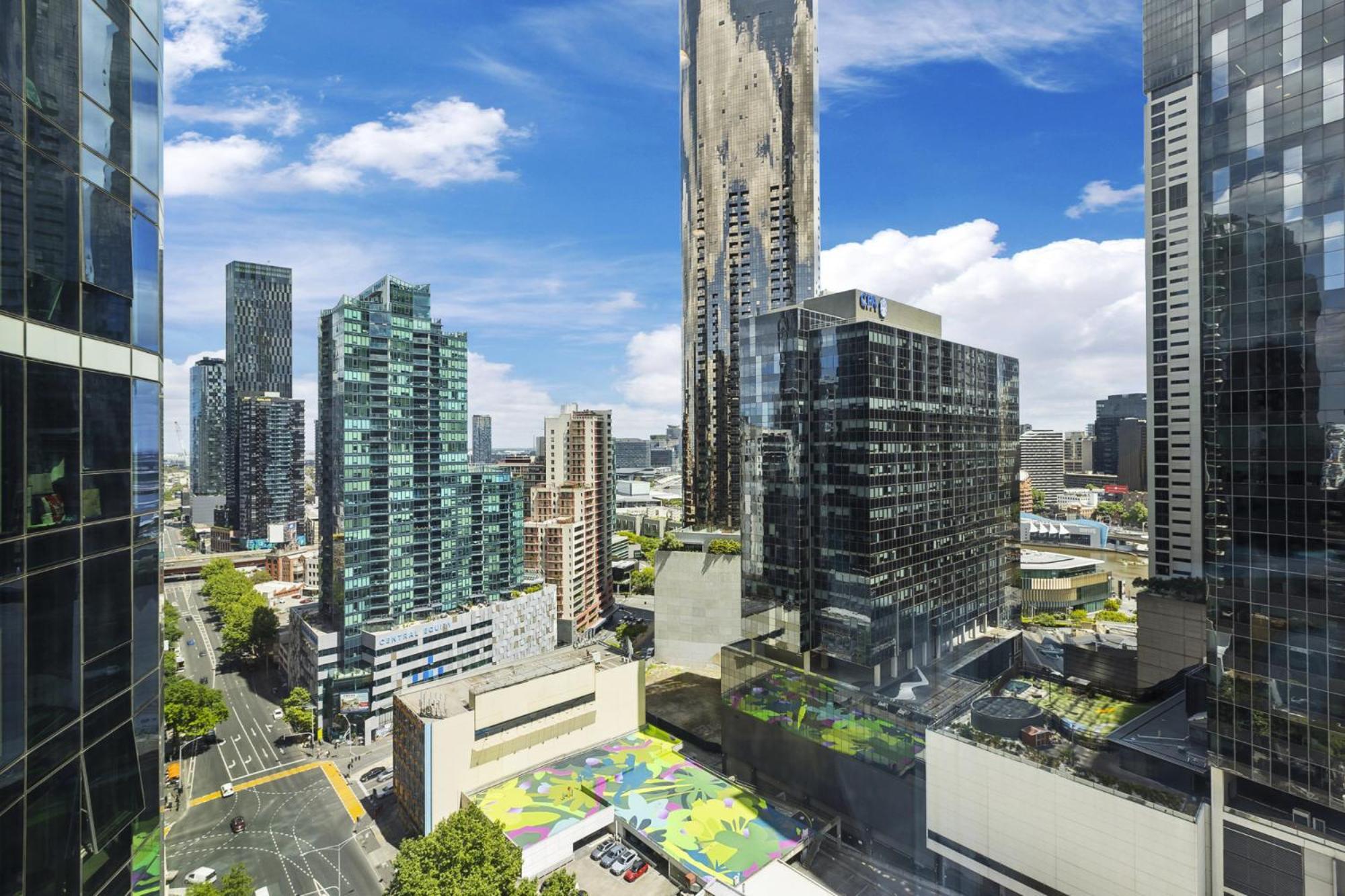 Sophisticated 2-bed With Striking Views * Melbourne