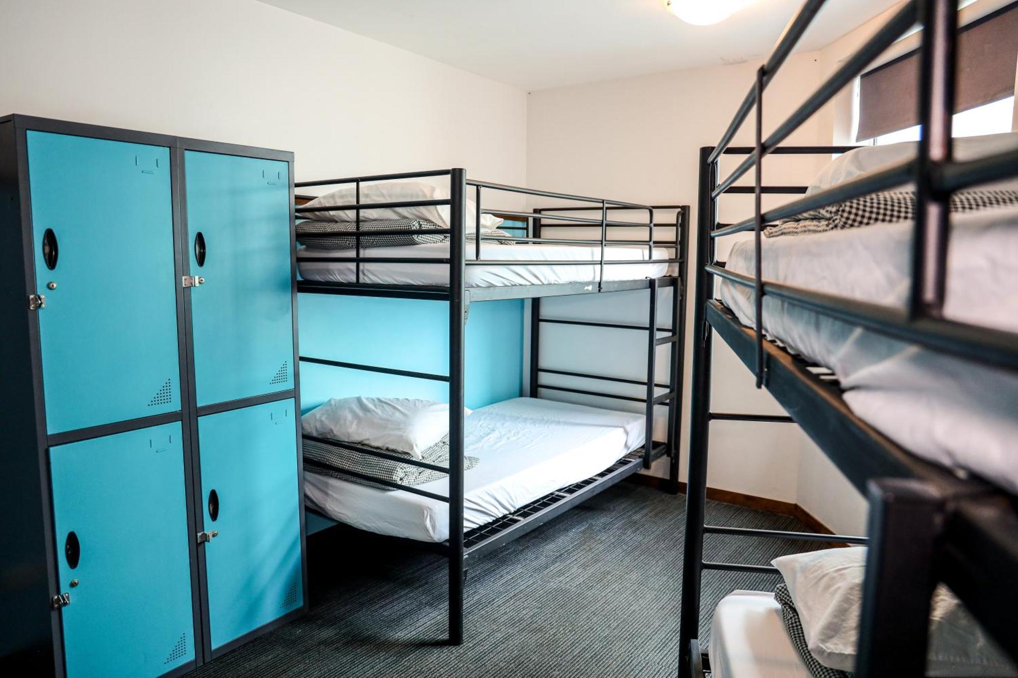 Nomads St Kilda Hostel *