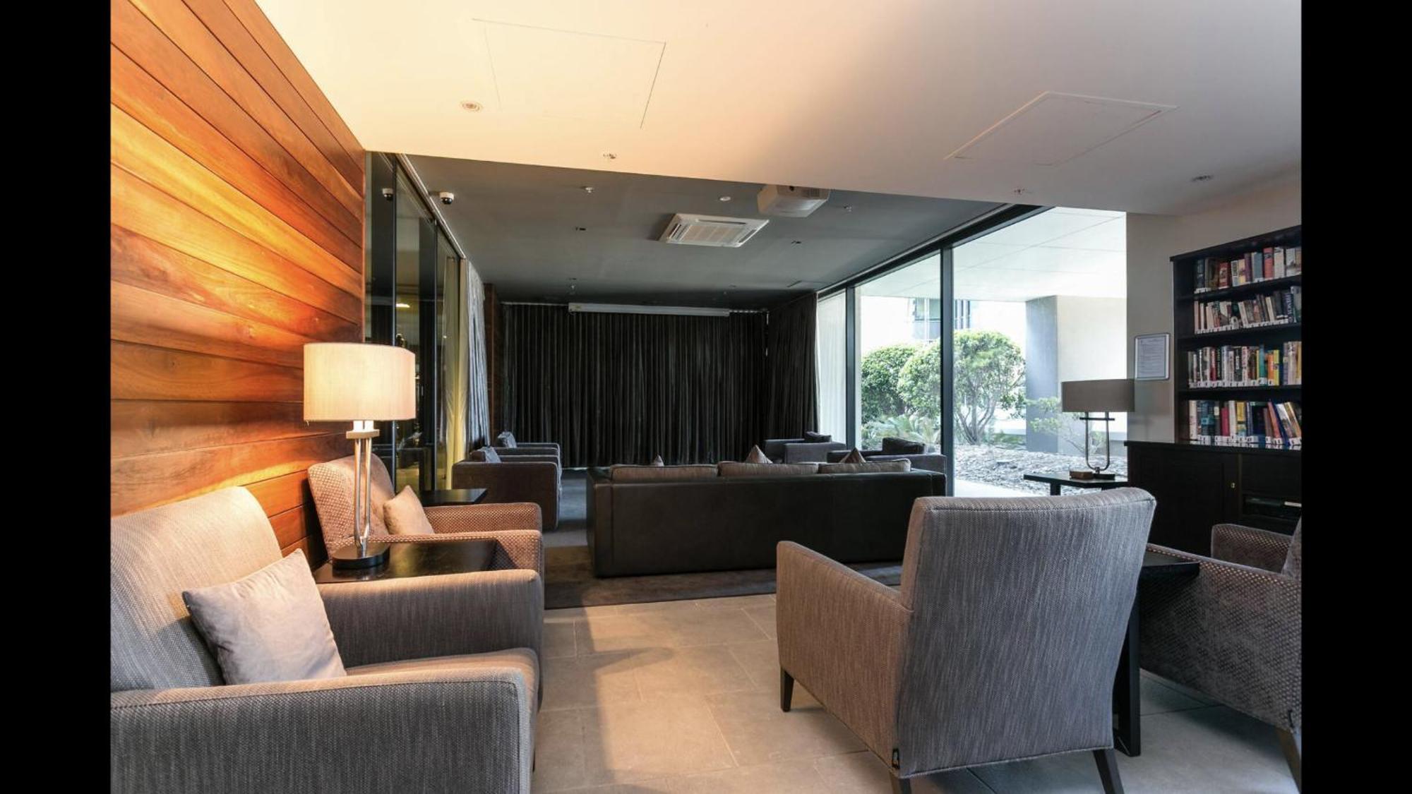 Fantastic Freshwater Apartment Melbourne
