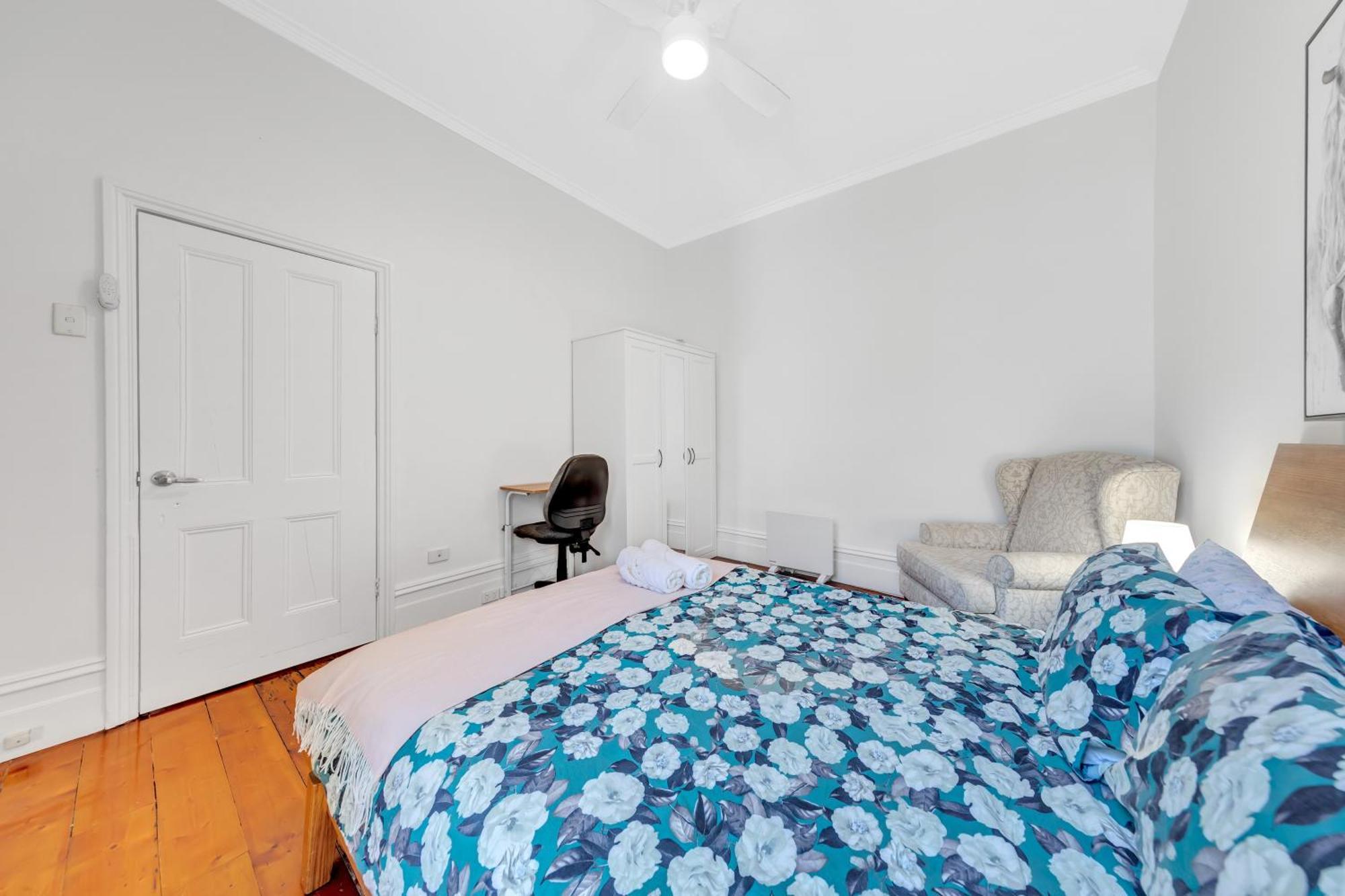 Holiday home With Parking And Courtyard