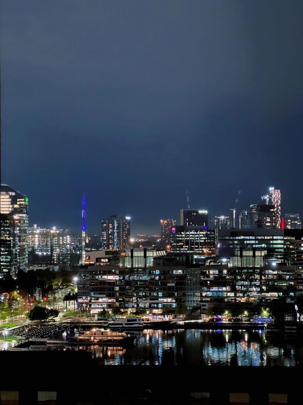 Luxury Docklands Loft 2b1b River View & Free Parking Apartamento Melbourne