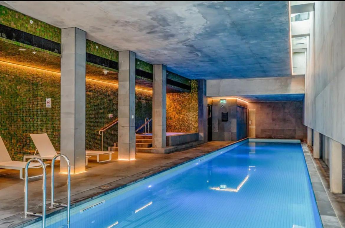 Luxury Docklands Loft 2b1b River View & Free Parking * Melbourne