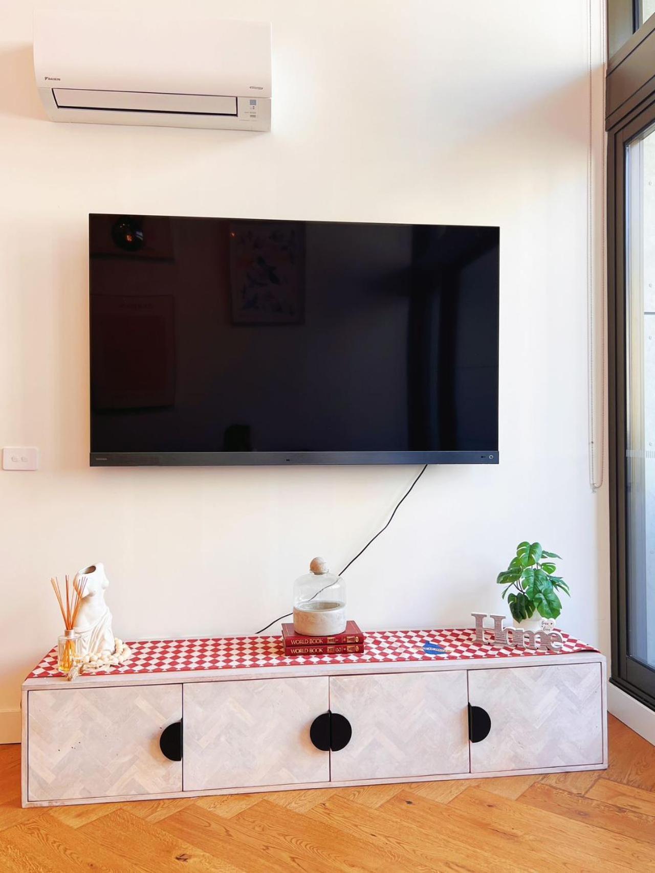 Luxury Docklands Loft 2b1b River View & Free Parking Apartamento